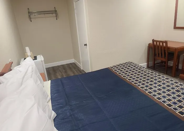 Majestic Inn & Suites